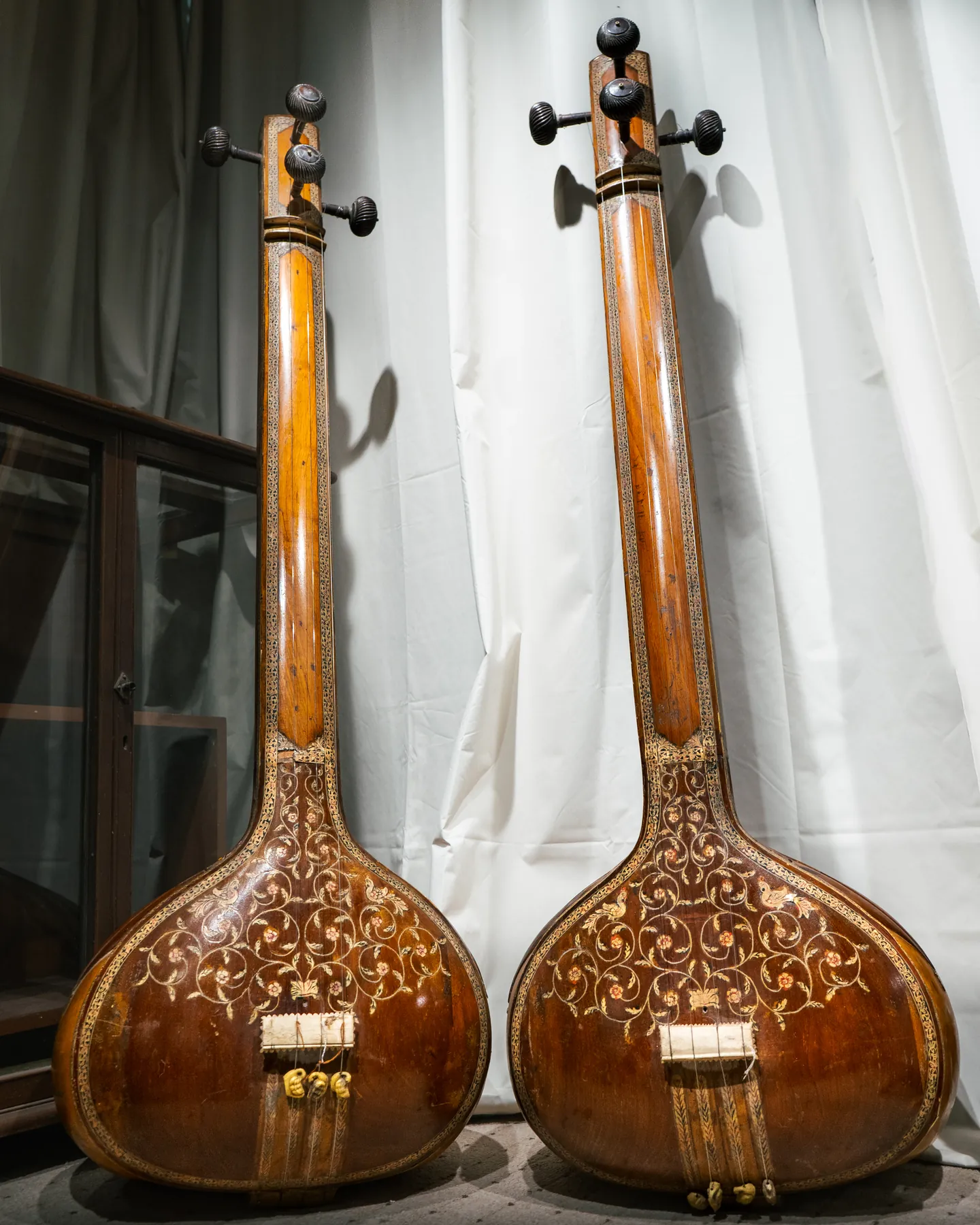 A pair of tanpuras at the Chembur Centre